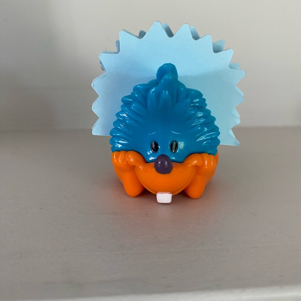 Small hedgehog paper/note holder.